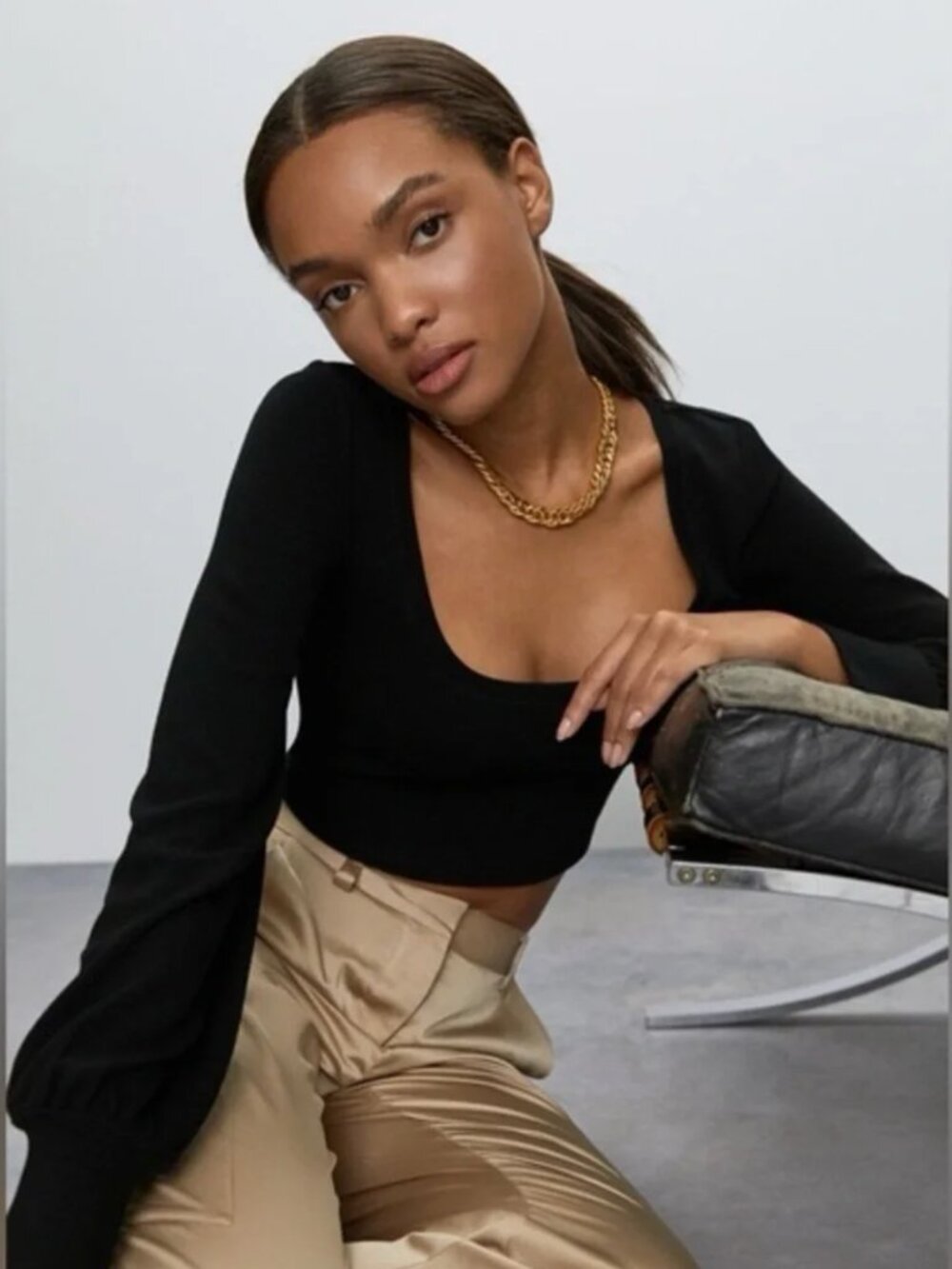 Aritzia Babaton Paxton Cuffed Long Sleeve Low Scoop Crop Top